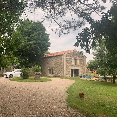 Maison Papillon Gite De Ressourcement Lusignan-Petit Екстериор снимка